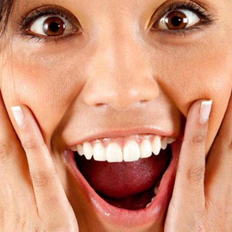 pretty-woman-with-a-gorgeous-smile-1-654x520