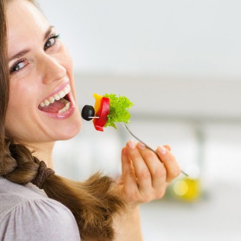 woman-with-bright-healthy-smile-1-1000x520@2x